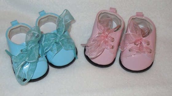 Lacklederschuhe mit Spitzenschuhband (Puppenschuhe)