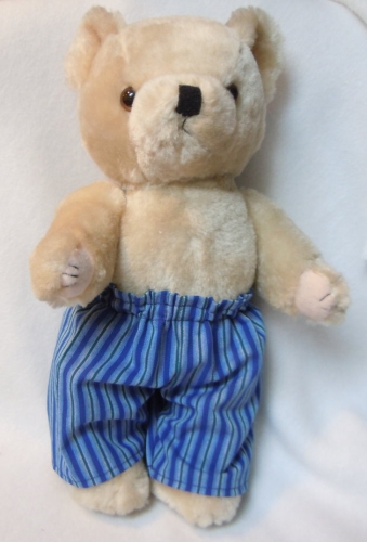 Teddy-Junge mit Streifenhose