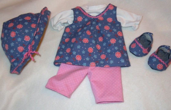 Preview: Krümel-Schnitt: Trägerkleid mit Hut, Shirt, Leggings, Schuhen