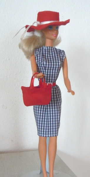 Barbie Schnittmuster: Etuikleid mit Hut und Tasche