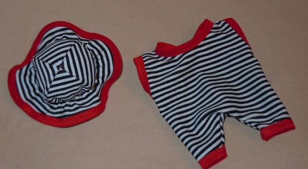 Mini Pattern: beachsuit with hat